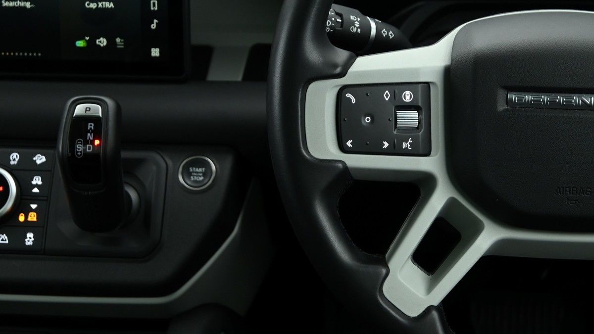 Land Rover Defender 110 Image 15