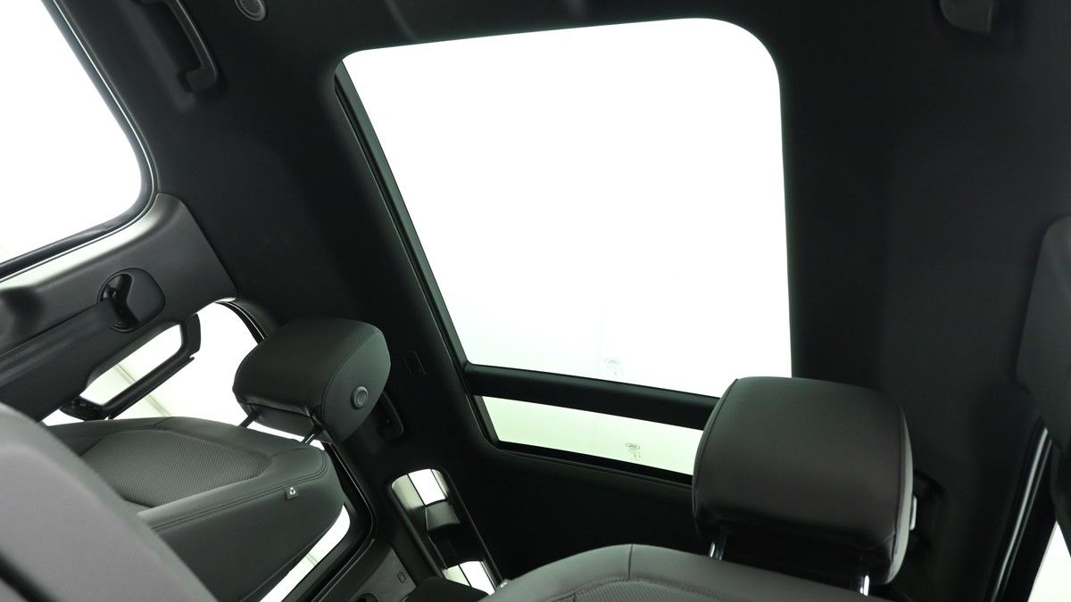 Land Rover Defender 110 Urban Image 2