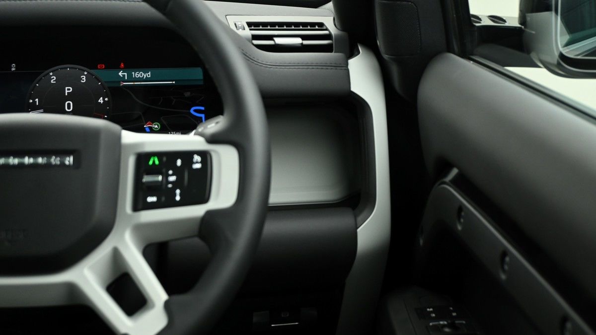 Land Rover Defender 110 Urban Image 16