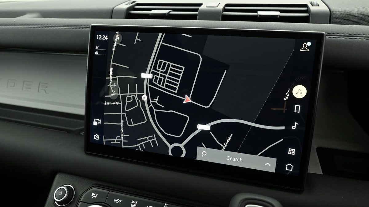 Land Rover Defender 110 Image 11