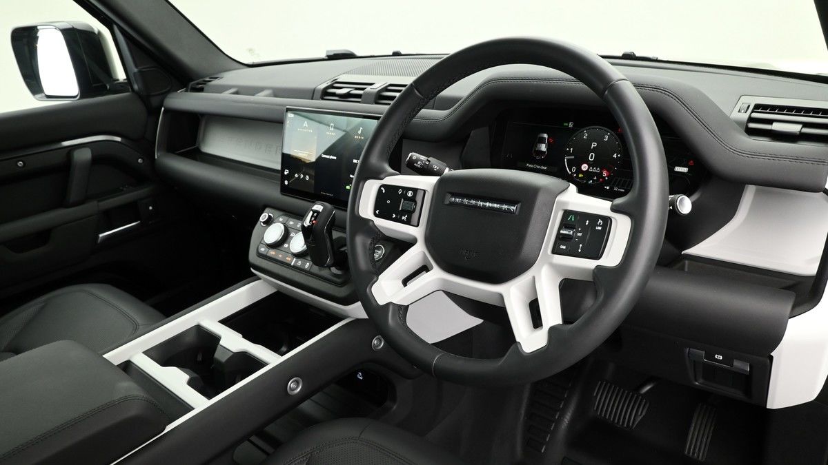 Land Rover Defender 110 Image 3