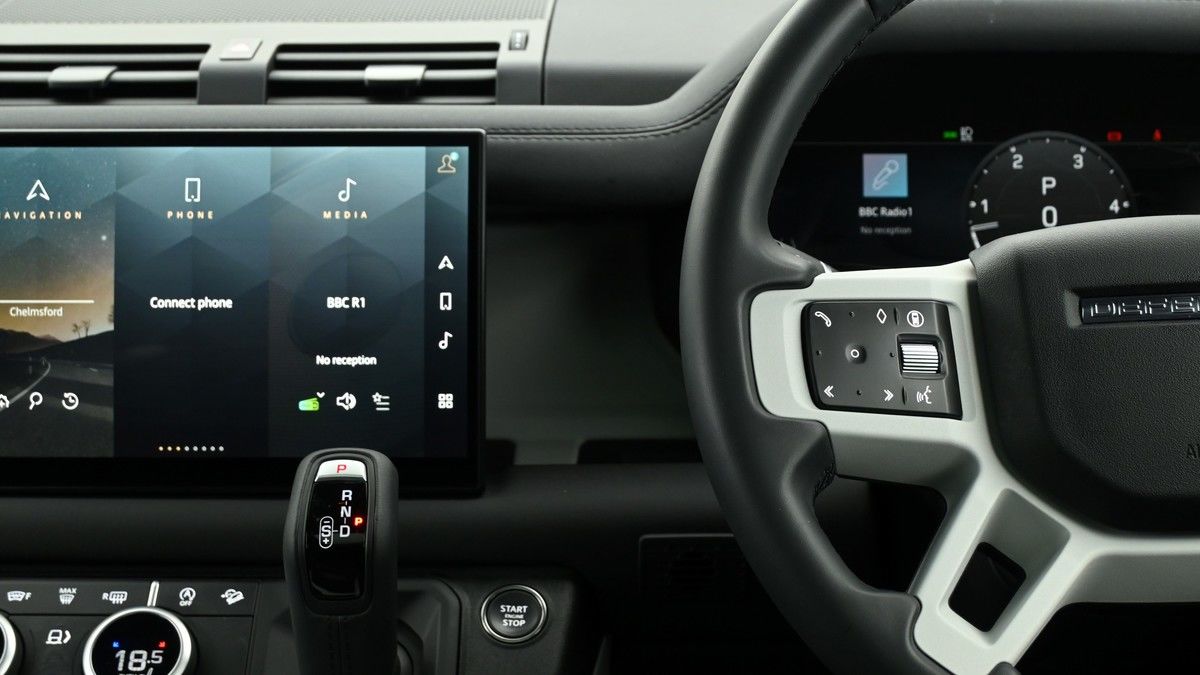 Land Rover Defender 110 Image 15