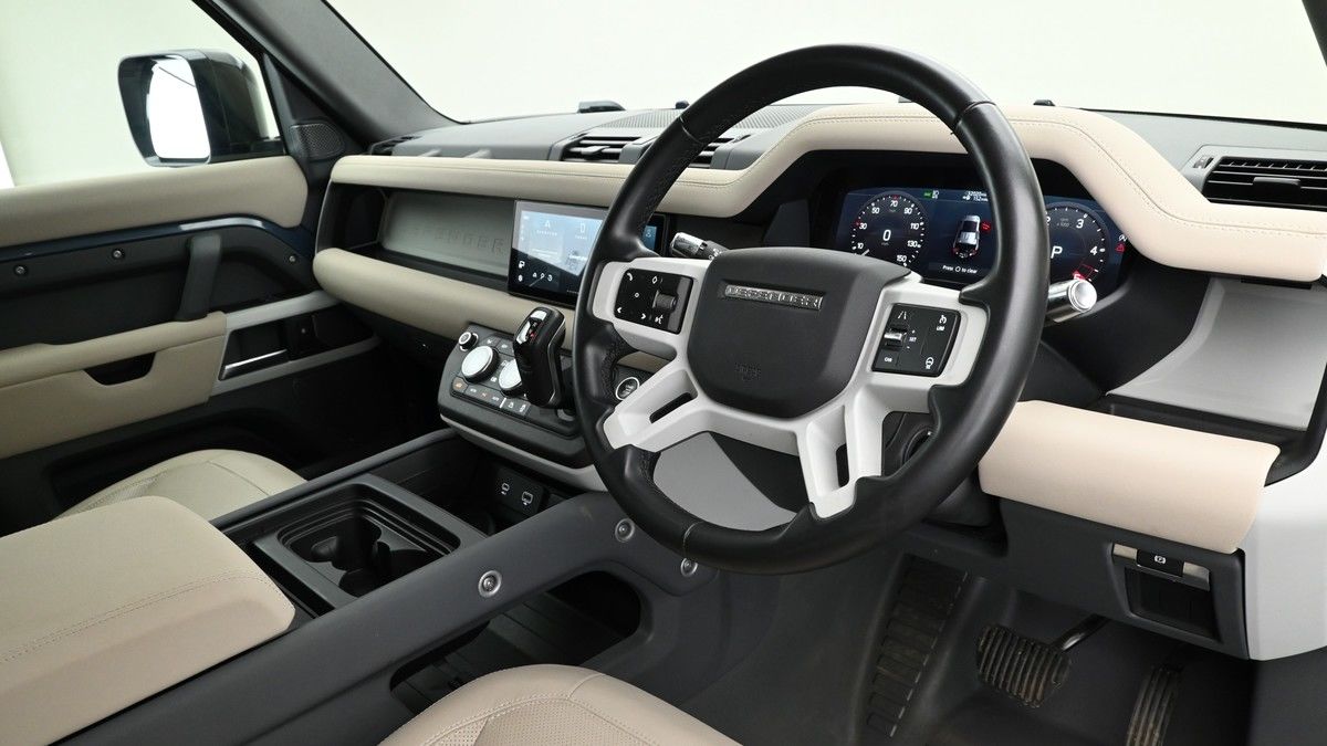 Land Rover Defender 110 Image 3