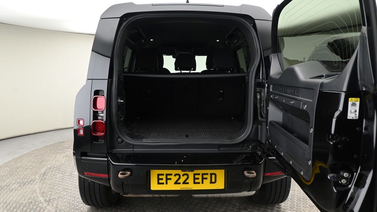 Land Rover Defender 110 Image 10