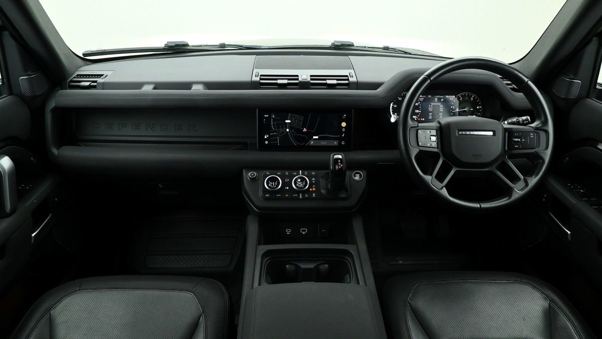 Land Rover Defender 110 Image 14