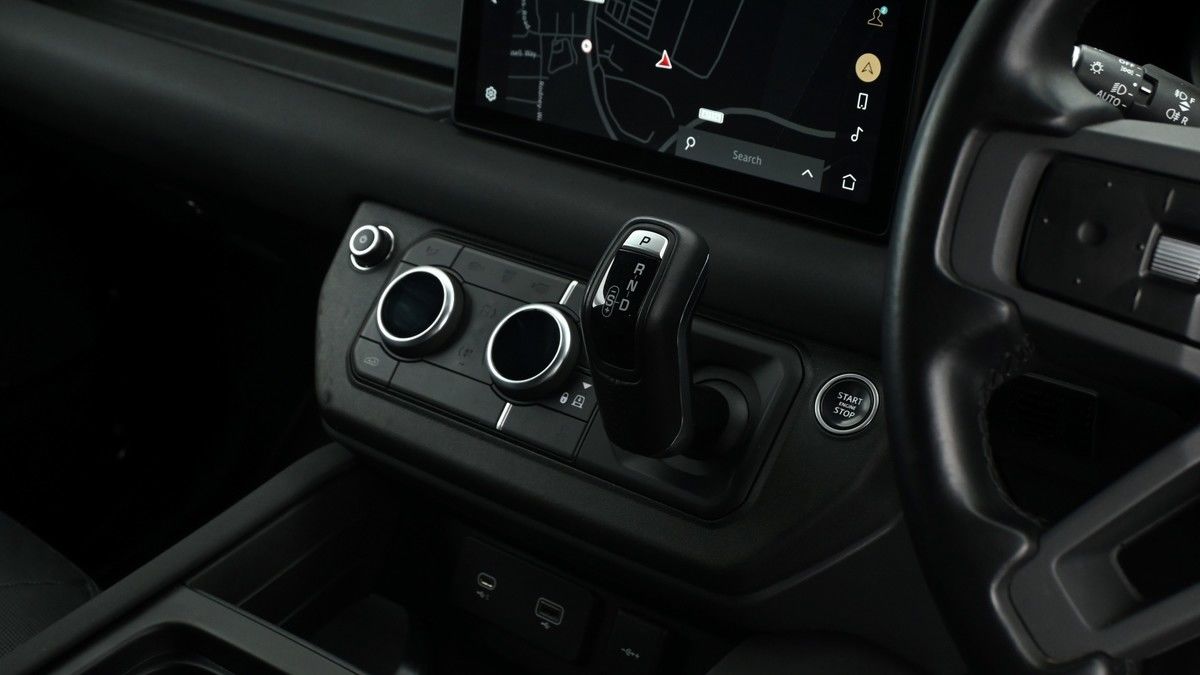 Land Rover Defender 110 Image 2