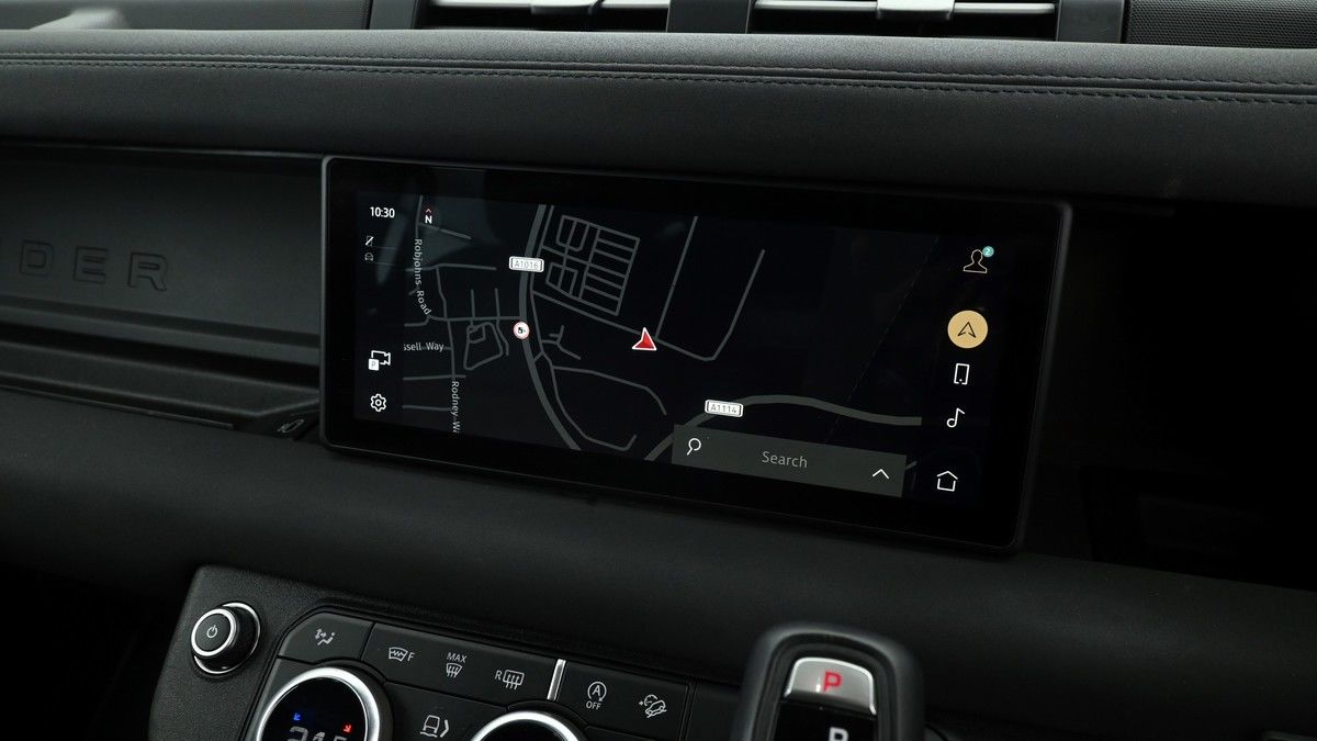 Land Rover Defender 110 Image 11