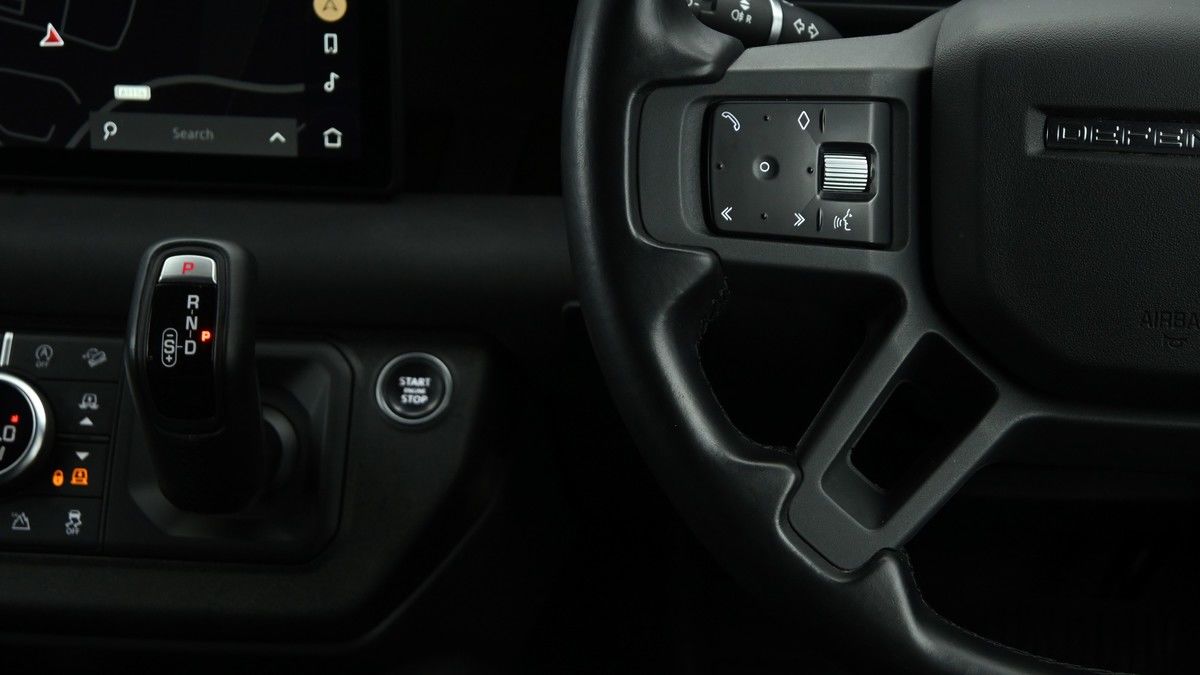 Land Rover Defender 110 Image 15