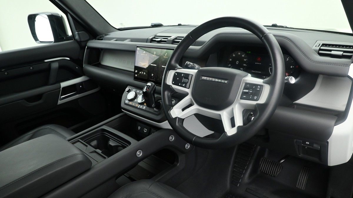 Land Rover Defender 110 Image 6
