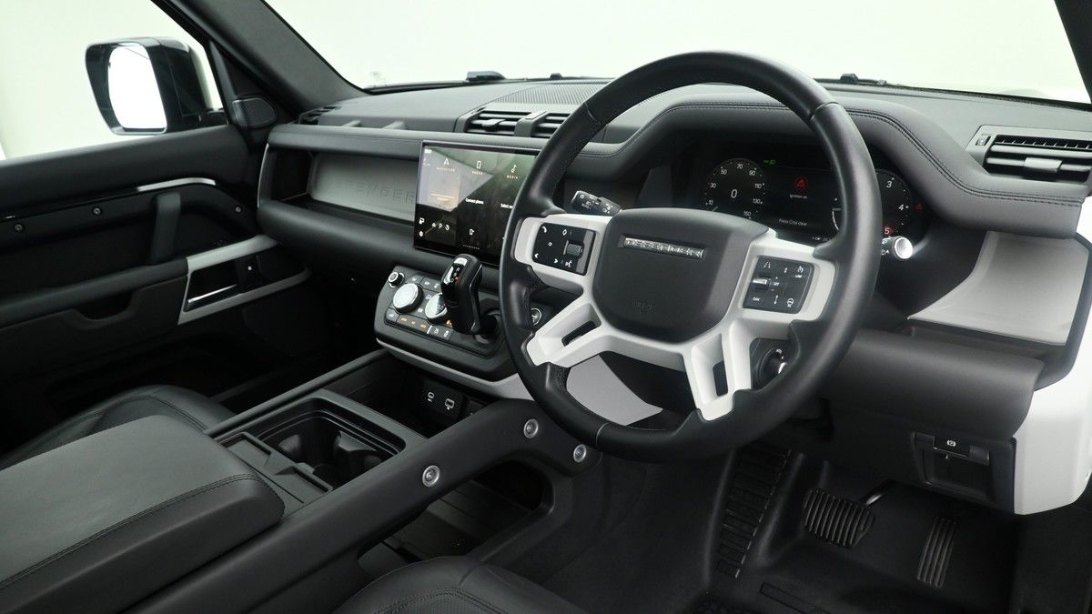Land Rover Defender 110 Image 5