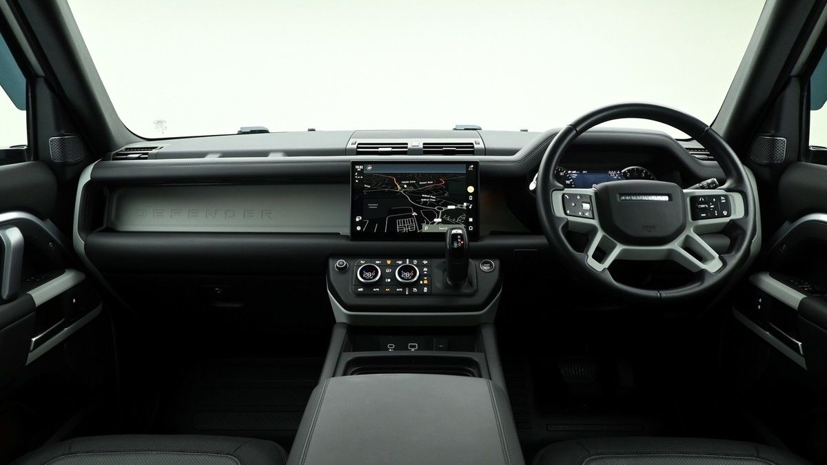 Land Rover Defender 110 Image 14
