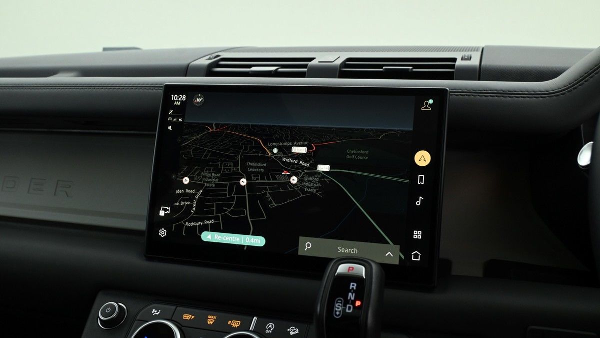 Land Rover Defender 110 Image 11