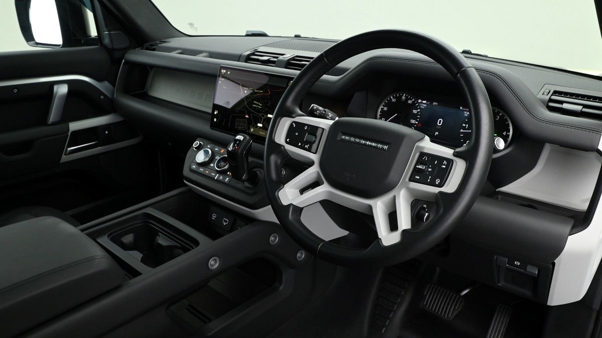 Land Rover Defender 110 Image 3