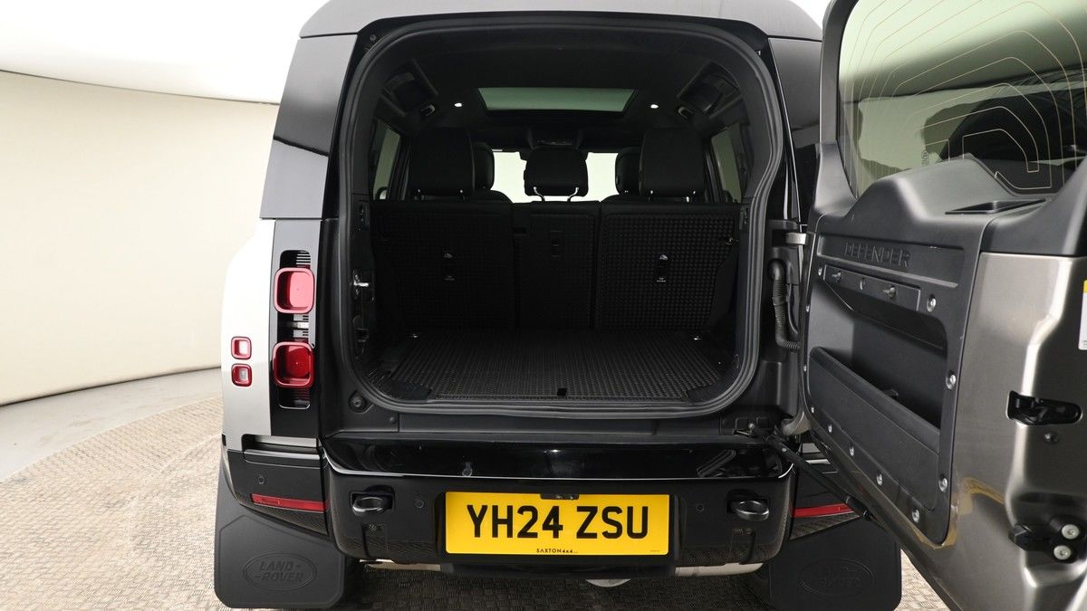 Land Rover Defender 110 Urban Image 19