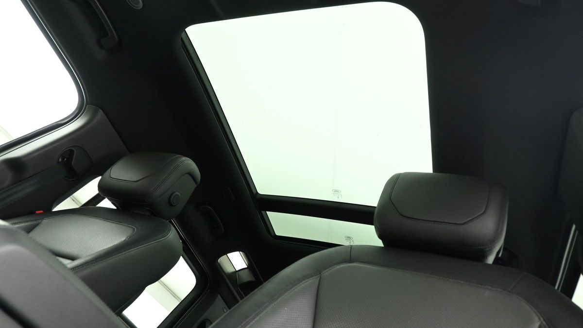 Land Rover Defender 110 Urban Image 3
