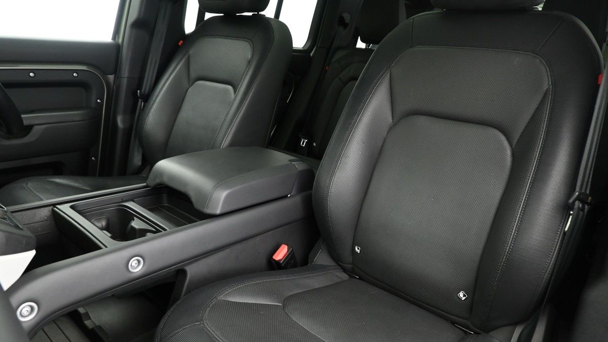 Land Rover Defender 110 Urban Image 7