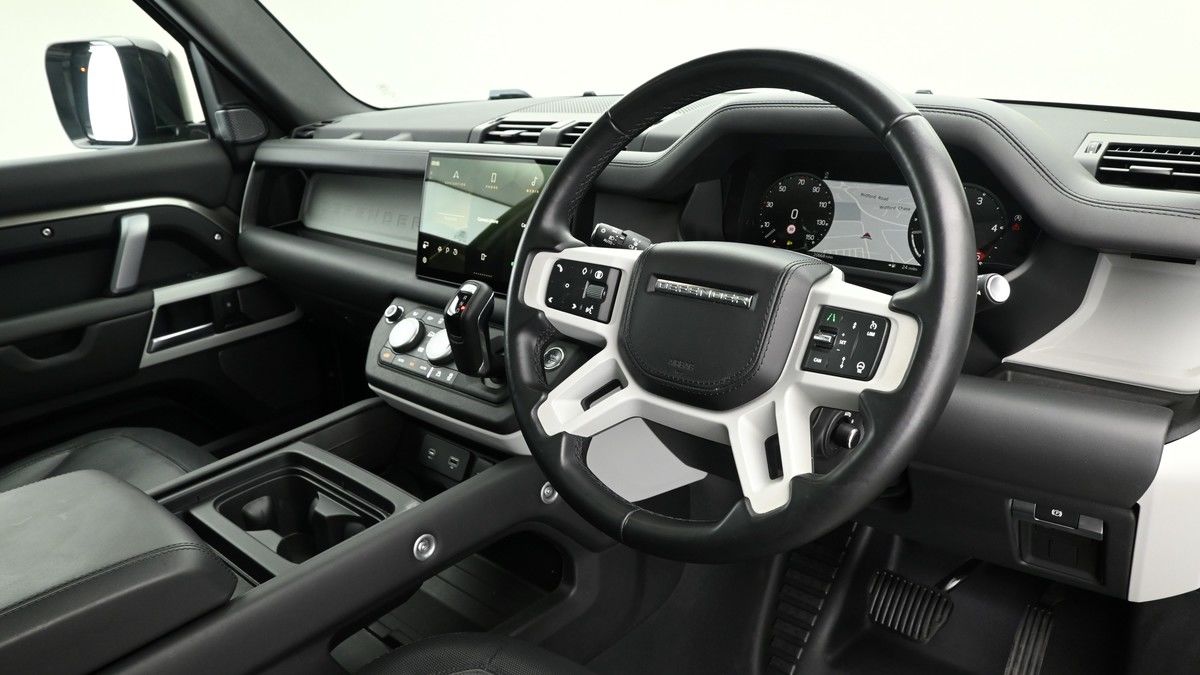 Land Rover Defender 110 Urban Image 5