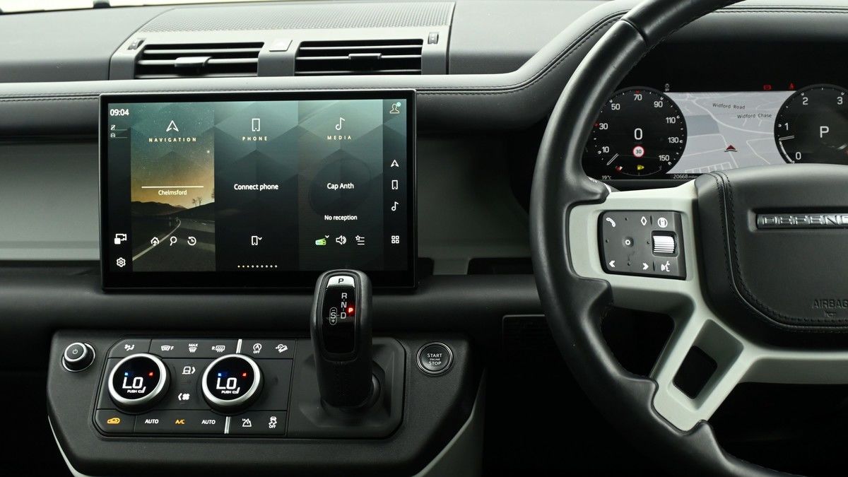 Land Rover Defender 110 Urban Image 29