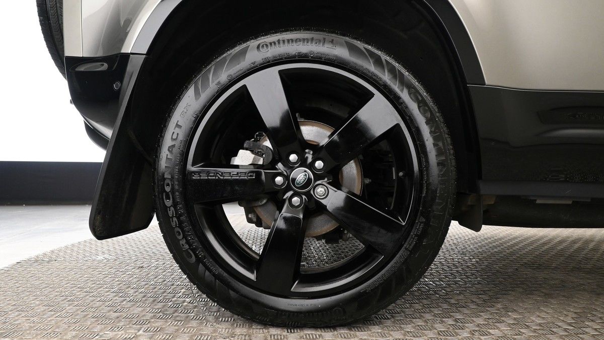Land Rover Defender 110 Urban Image 17