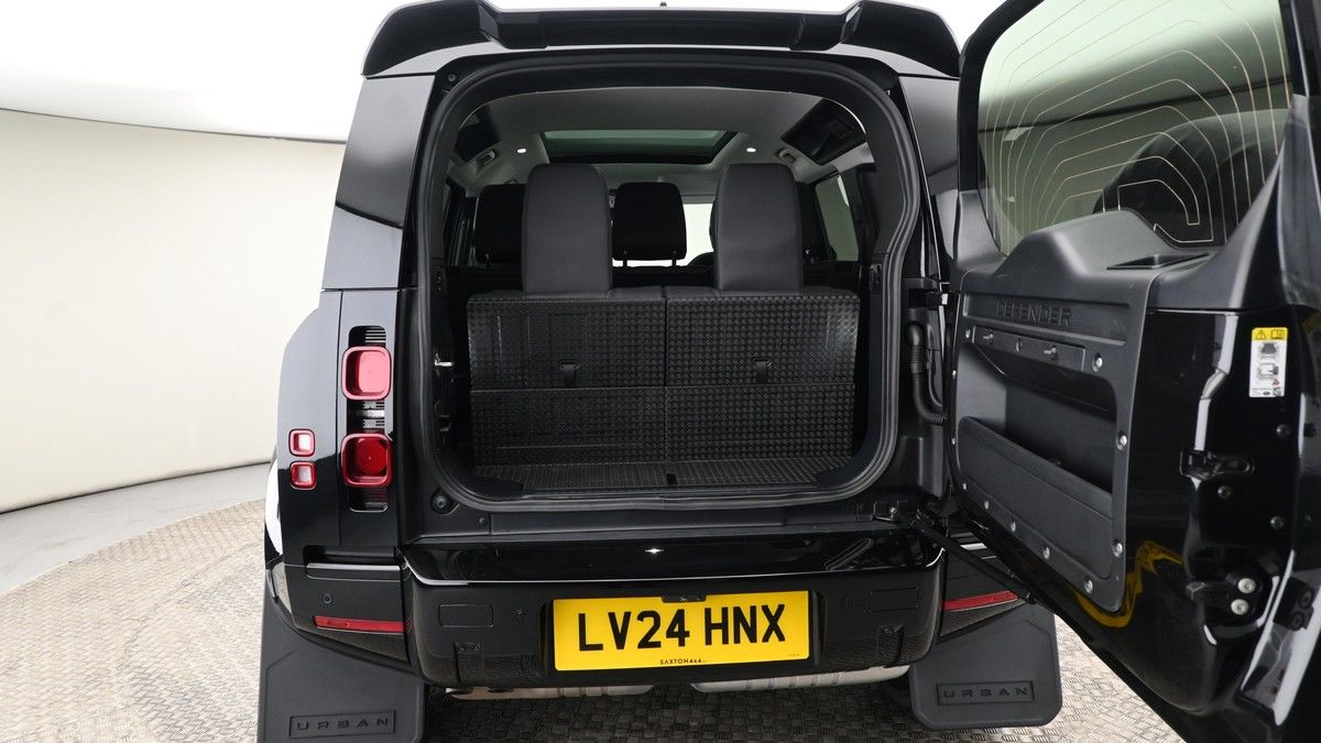 Land Rover Defender 110 Image 10