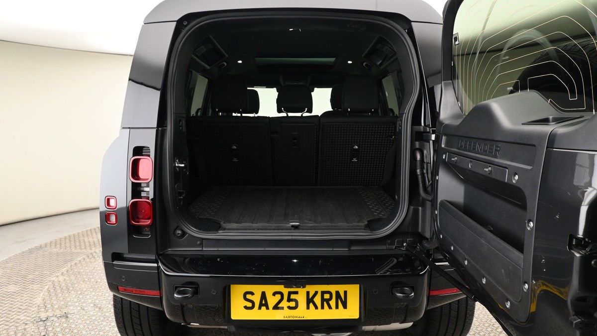 Land Rover Defender 110 Urban Image 20
