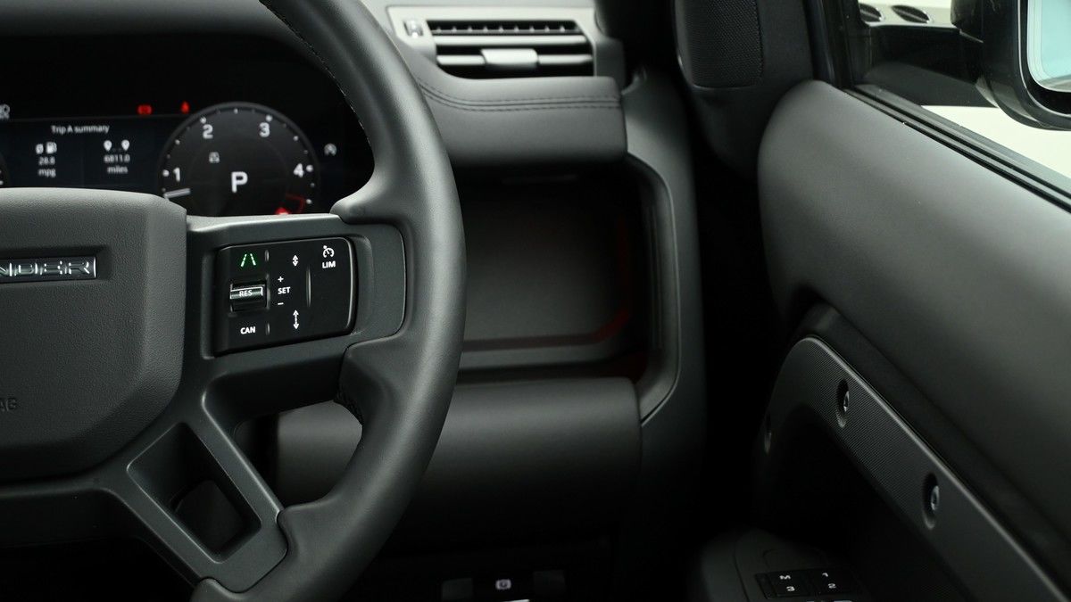 Land Rover Defender 110 Urban Image 32