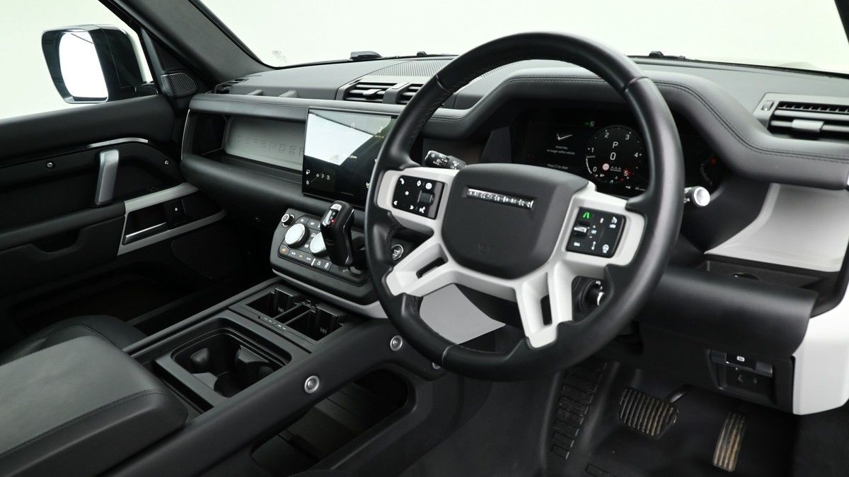 Land Rover Defender 110 Image 3
