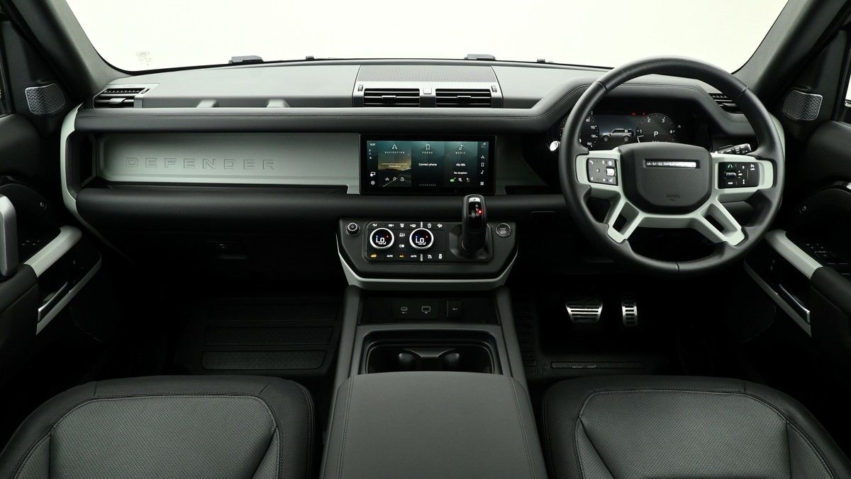Land Rover Defender 110 Image 14
