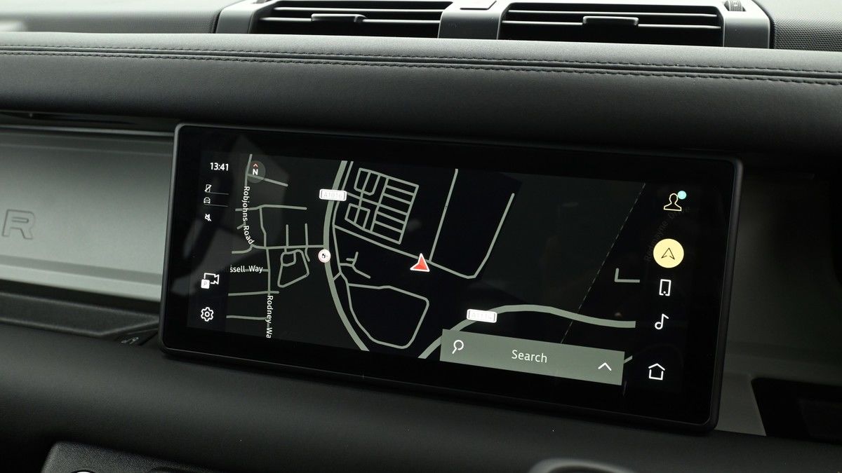 Land Rover Defender 110 Image 11
