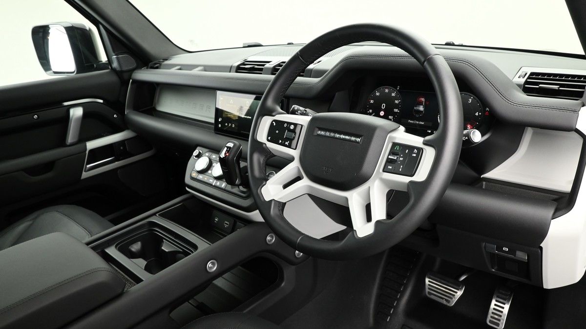 Land Rover Defender 110 Image 3