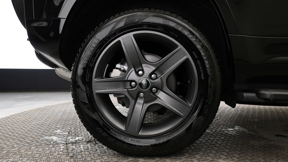 Land Rover Defender 110 Image 9