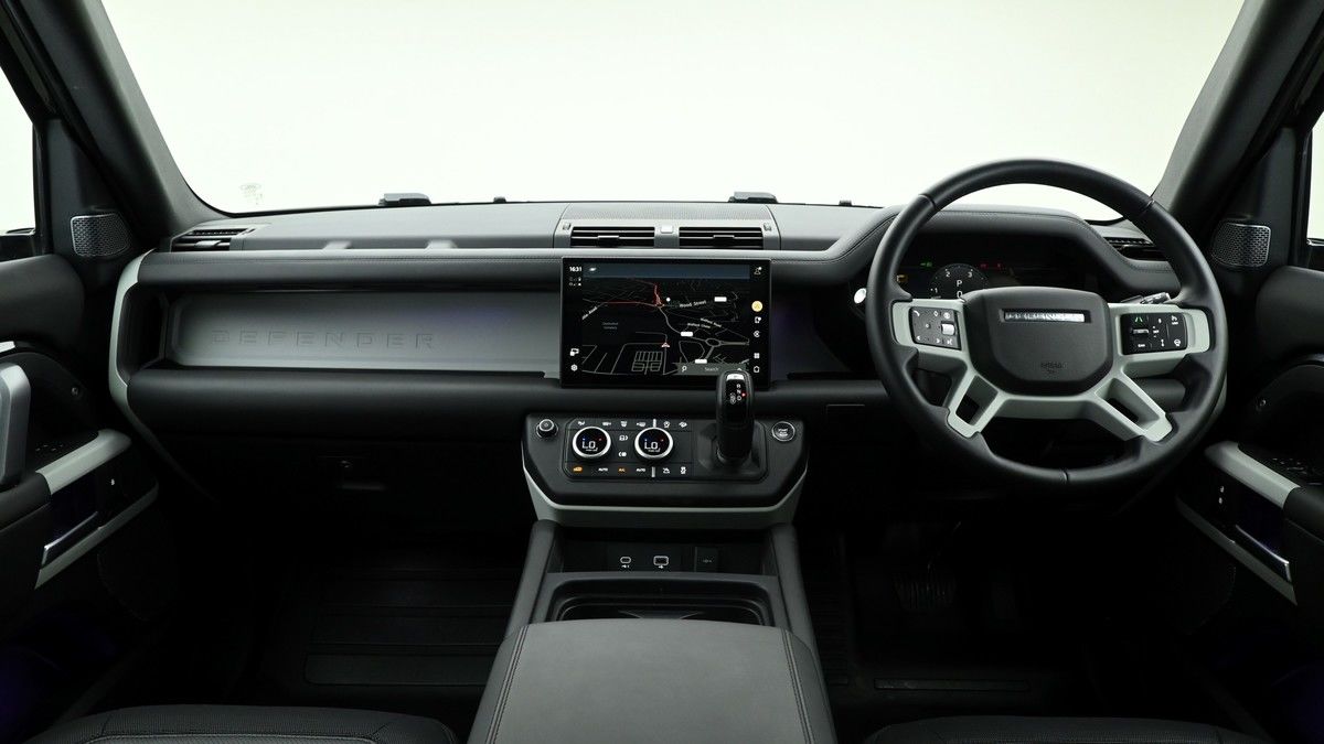 Land Rover Defender 110 Image 14