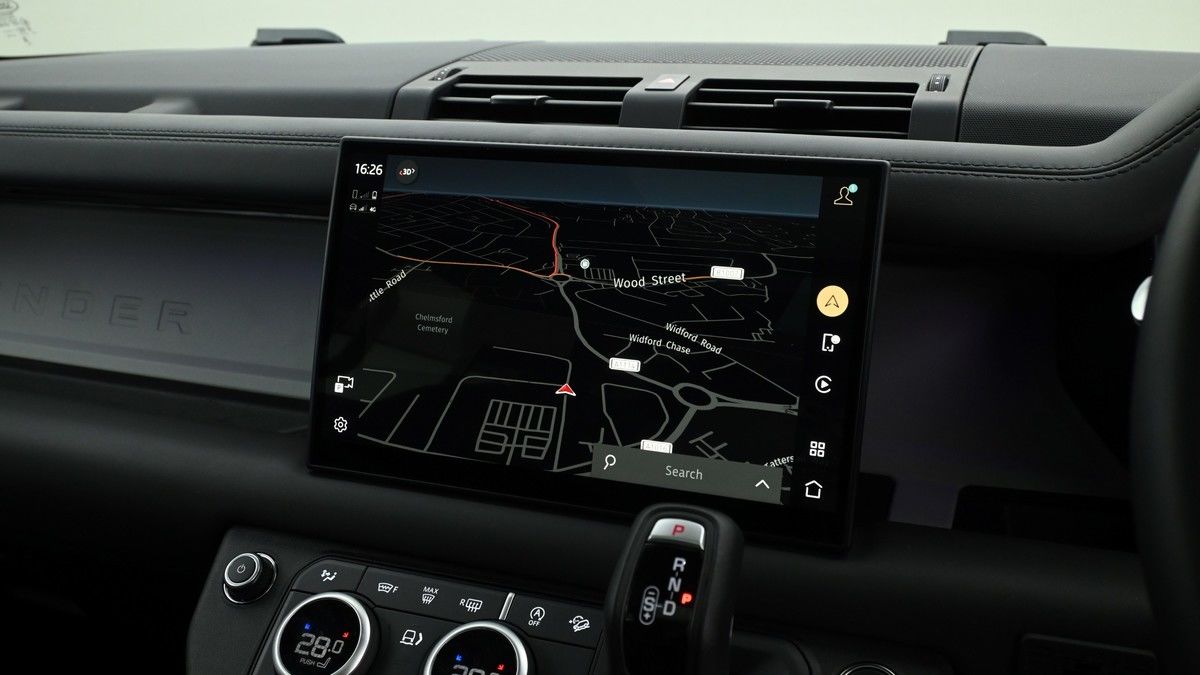 Land Rover Defender 110 Image 11