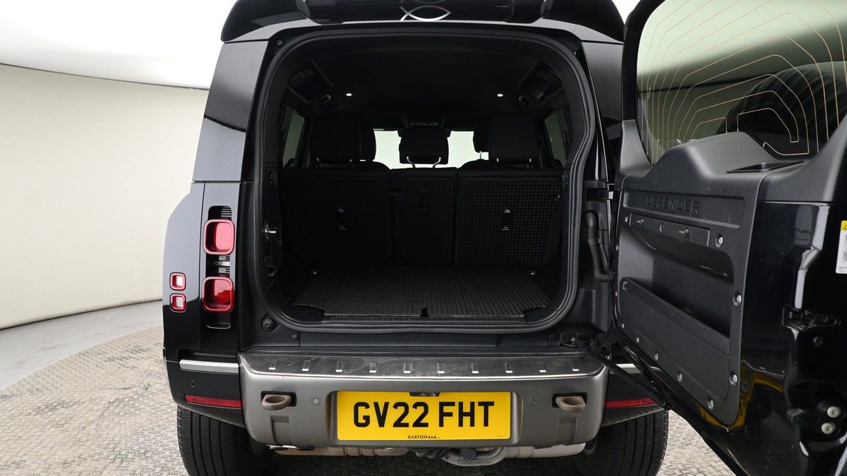 Land Rover Defender 110 Image 10