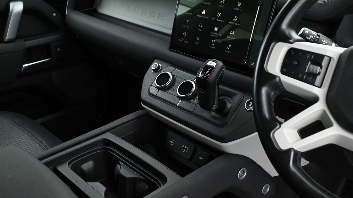 Land Rover Defender 110 Image 2