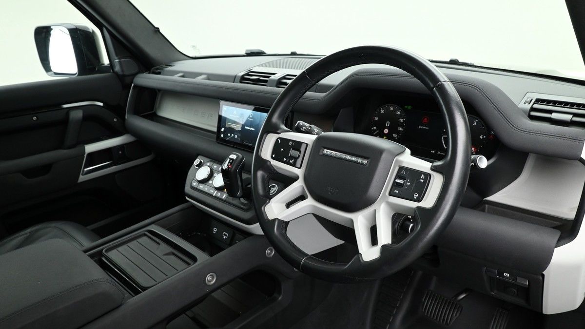 Land Rover Defender 110 Image 3