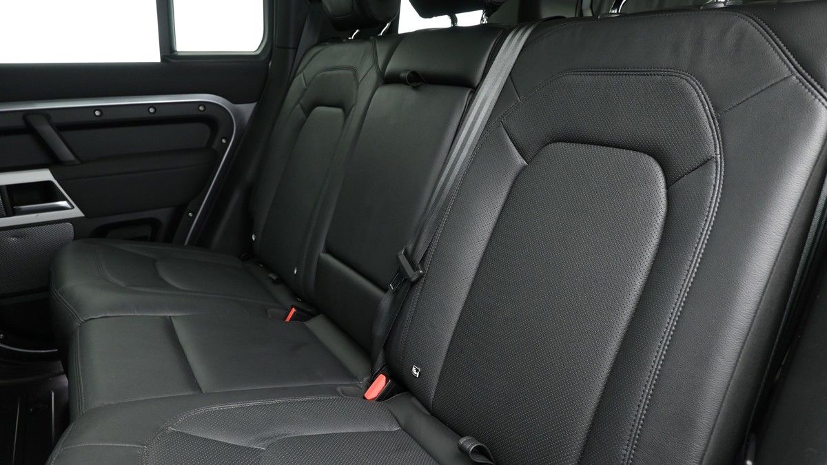 Land Rover Defender 110 Image 5