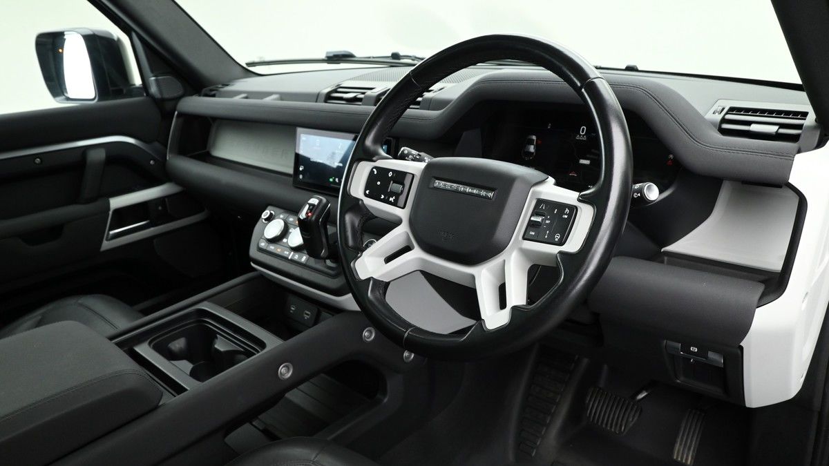 Land Rover Defender 110 Image 3