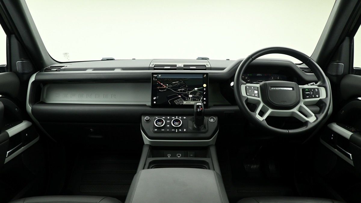 Land Rover Defender 110 Image 14