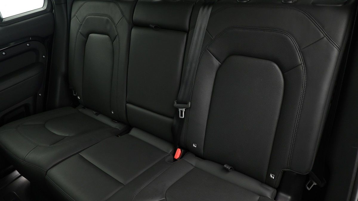 Land Rover Defender 110 Image 5
