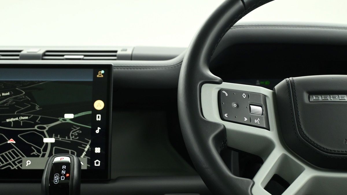 Land Rover Defender 110 Image 15