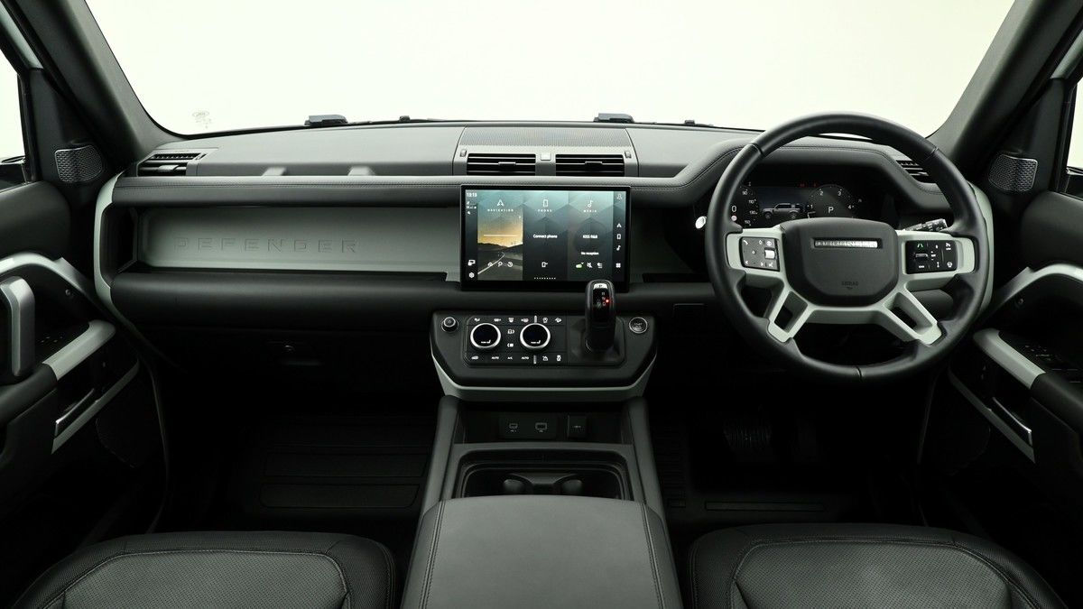 Land Rover Defender 110 Image 14