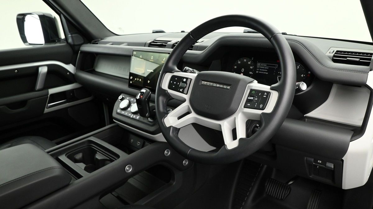 Land Rover Defender 110 Image 3