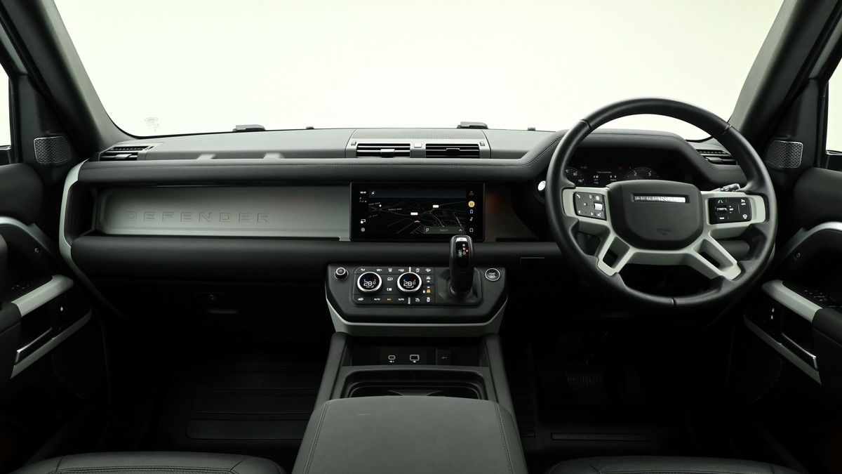 Land Rover Defender 110 Image 14