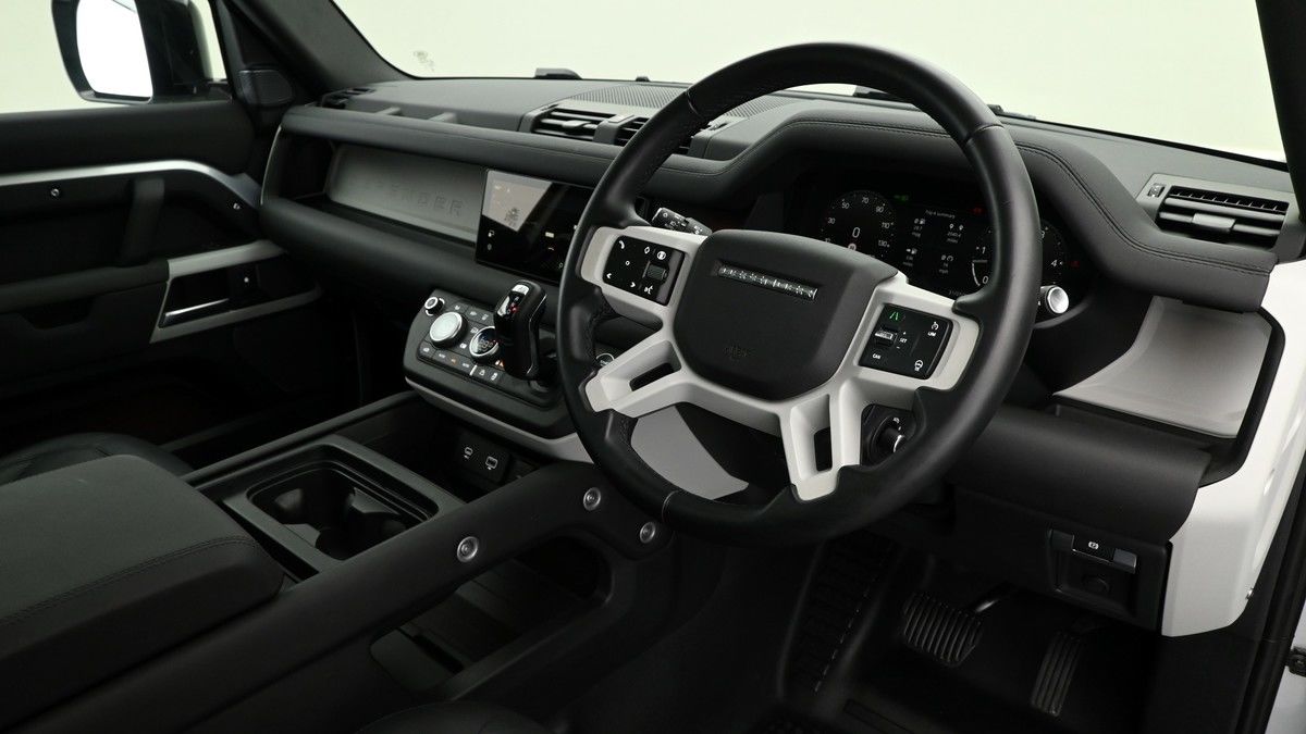 Land Rover Defender 110 Image 3