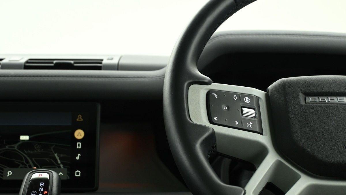 Land Rover Defender 110 Image 15