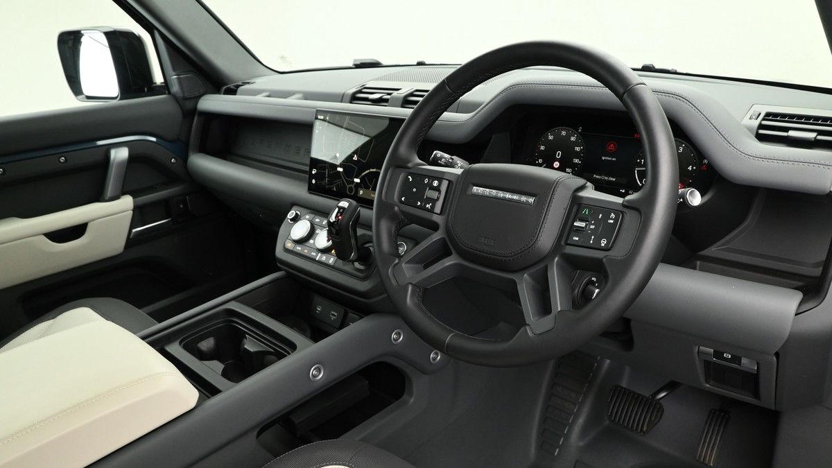 Land Rover Defender 110 Image 3