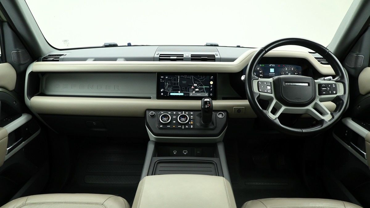 Land Rover Defender 110 Image 14