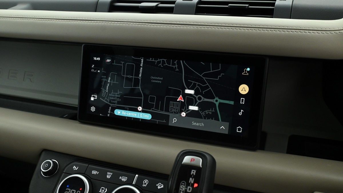 Land Rover Defender 110 Image 11