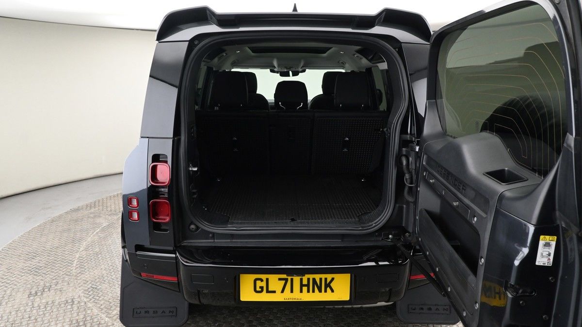 Land Rover Defender 110 Image 10